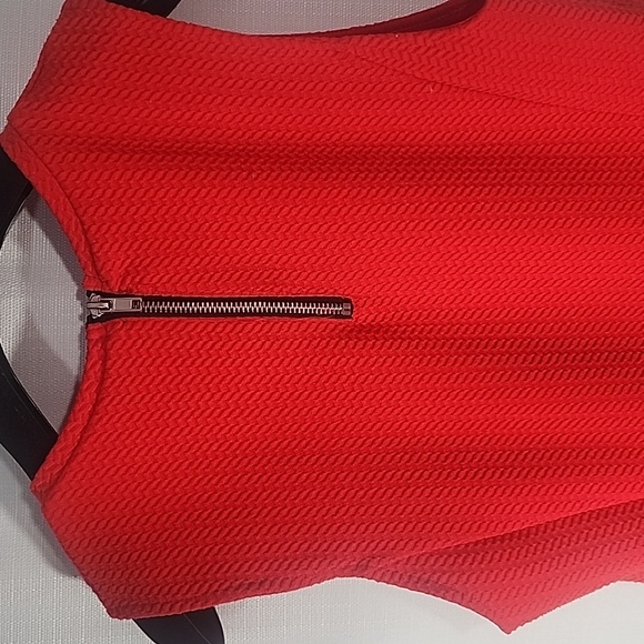 H & M Sleeveless Red Dress. 10 - Picture 4 of 13